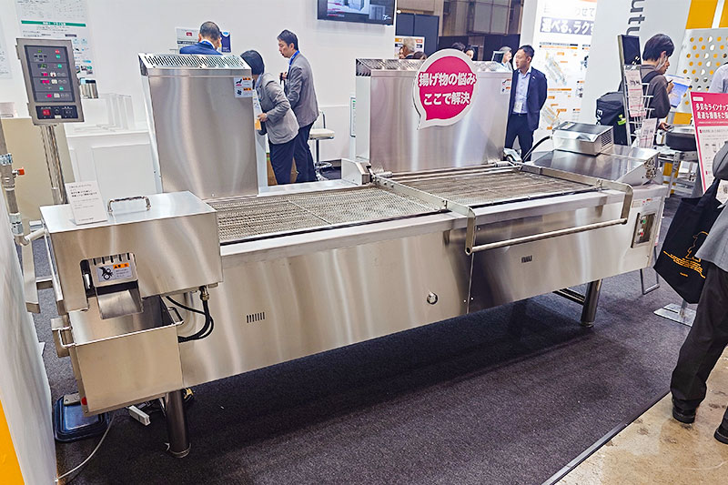 ネットコンベア式連続フライヤー&食油タンクシステム